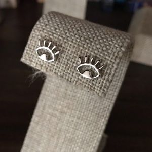 EYES STUDS SILVER